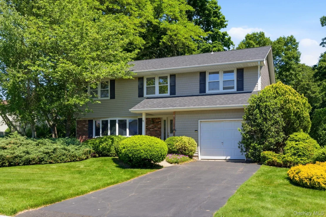 Photo of 61 Hofstra Drive