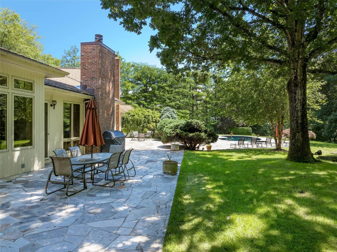 Photo of 10 Old Woods Drive