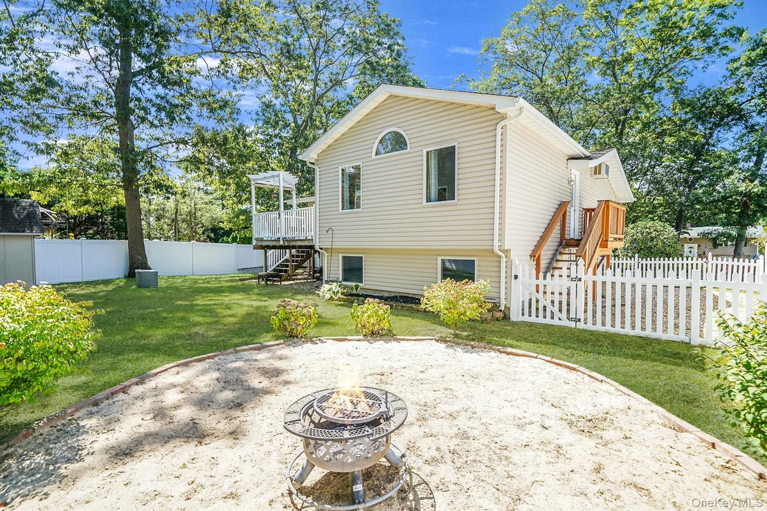 Photo of 7 Deepdale Drive