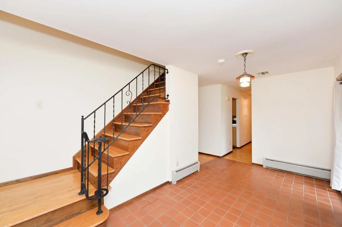 Photo of 5 Rubinstein Court