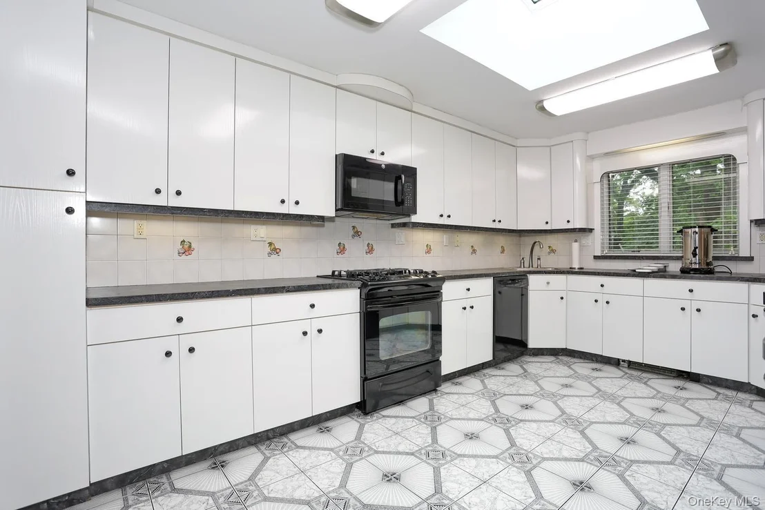 Photo of 10 Briarcliff Drive