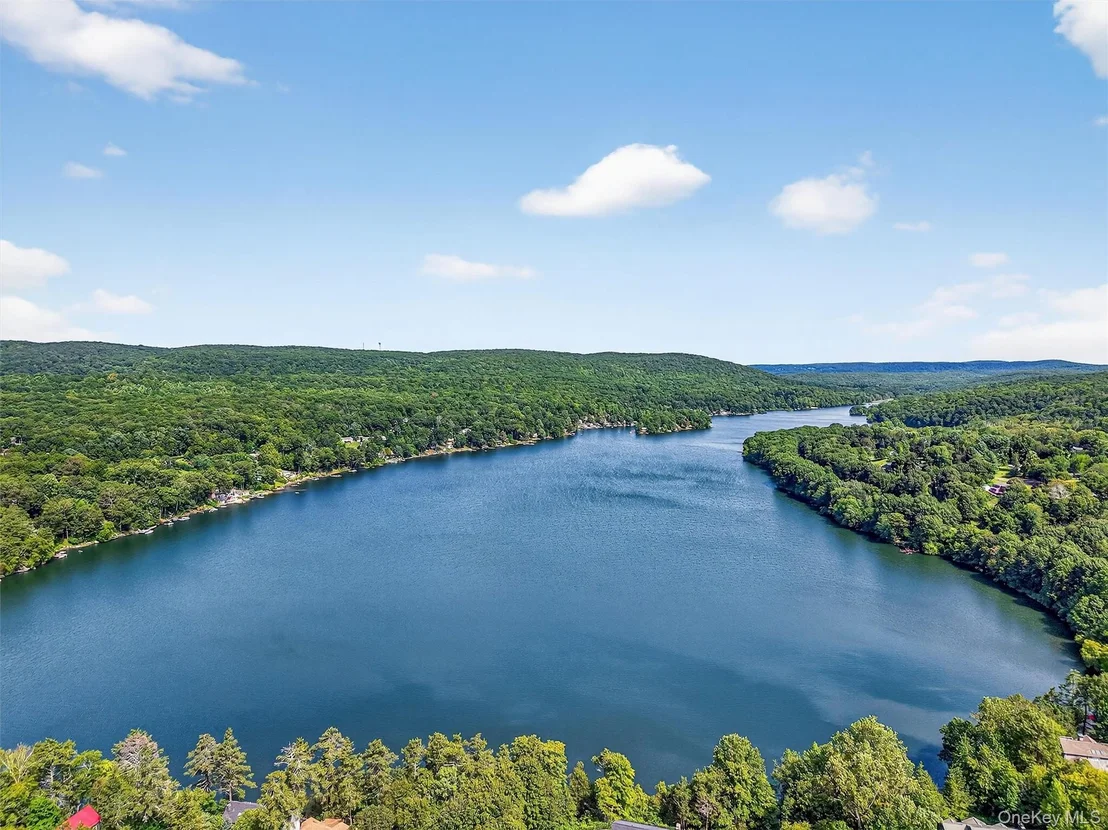 Photo of 60 LAKEVIEW DR