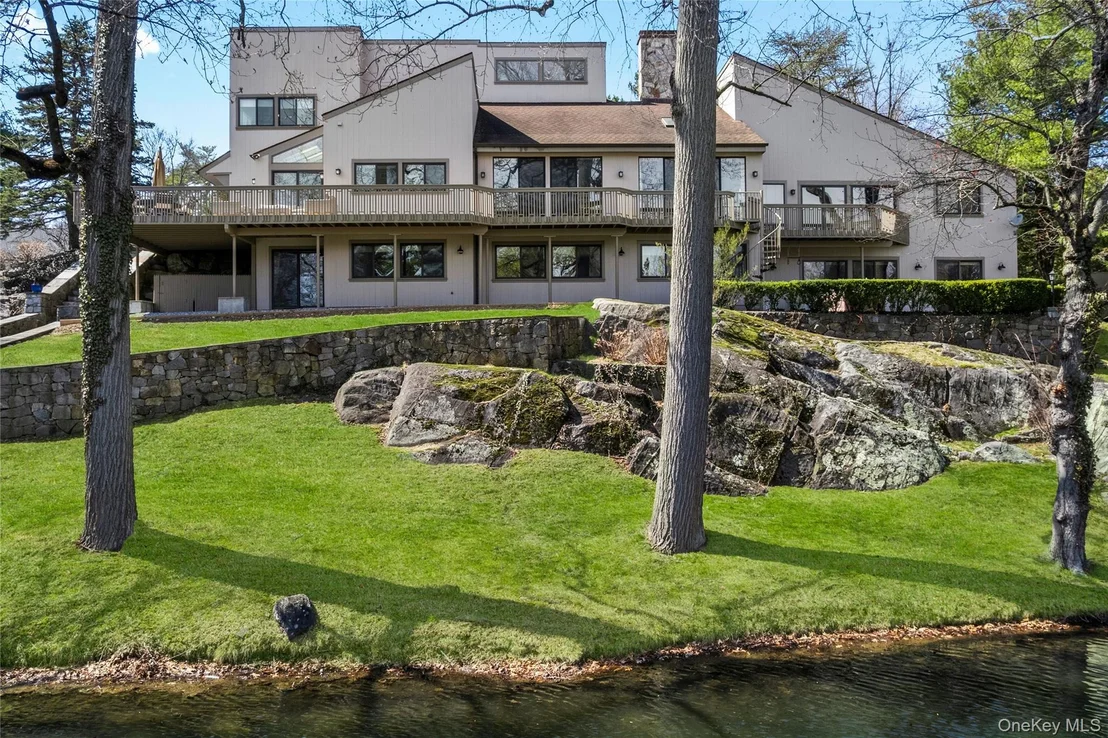 Photo of 3 Lakeside Drive