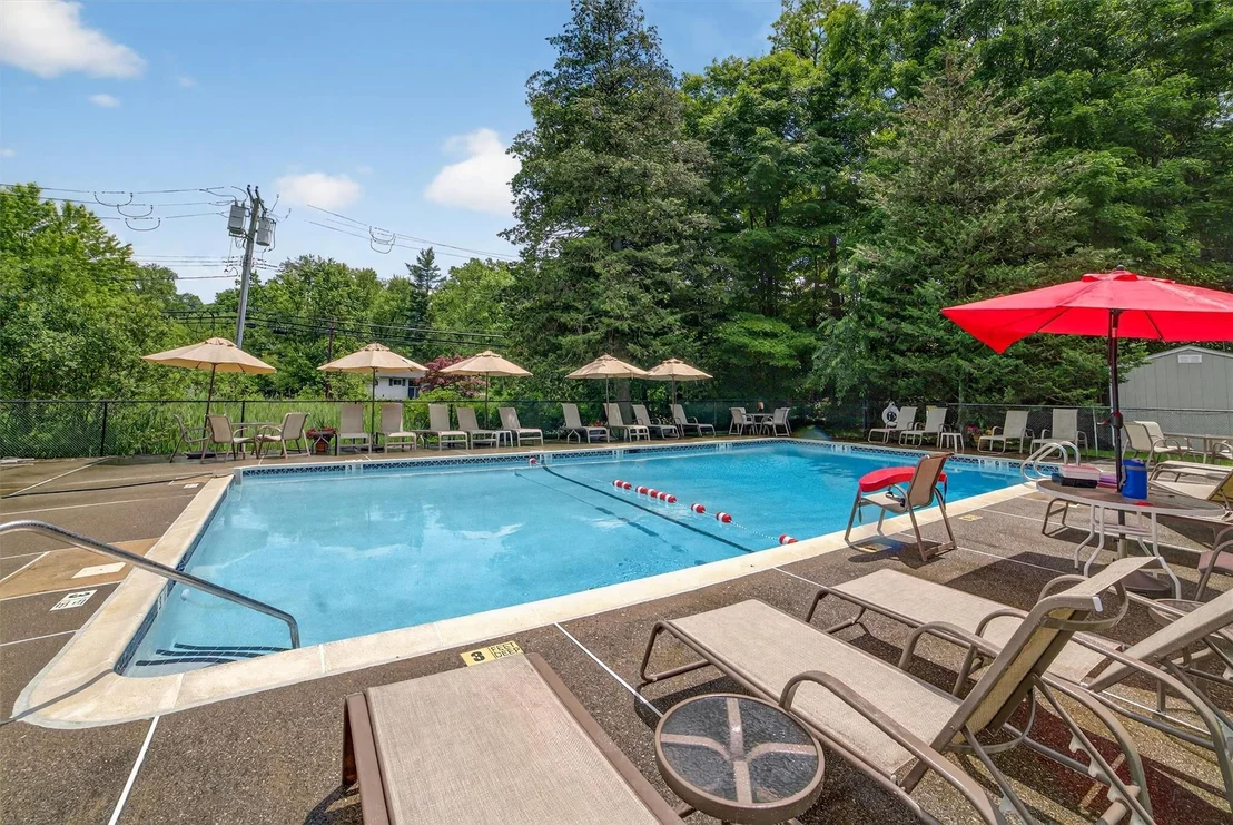 Photo of 32 Spring Pond Drive