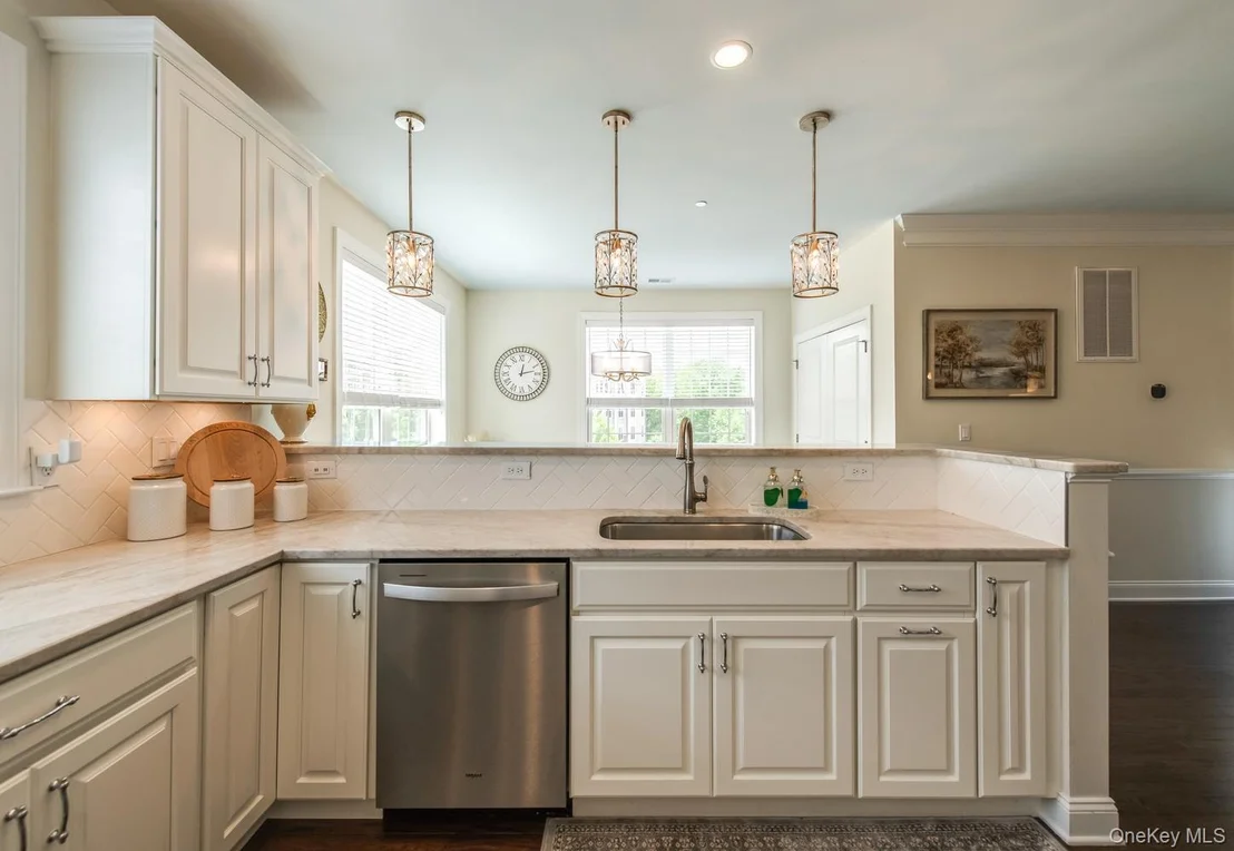 Photo of 835 Regency Drive