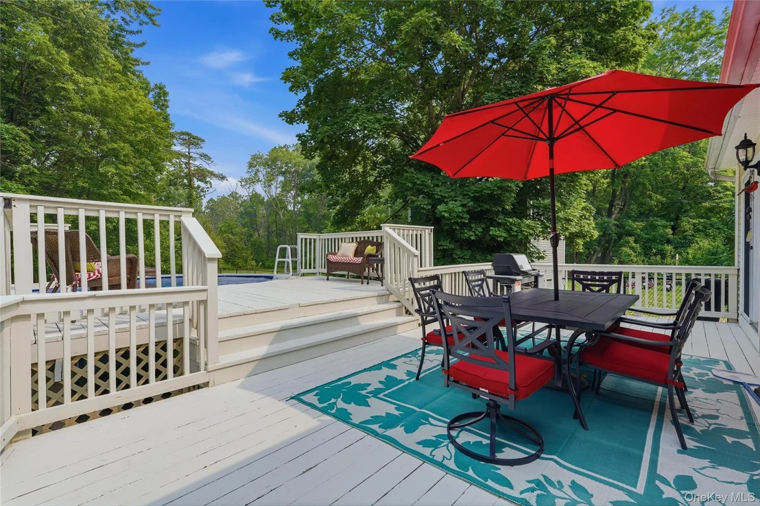 Photo of 302 Lakeside Road