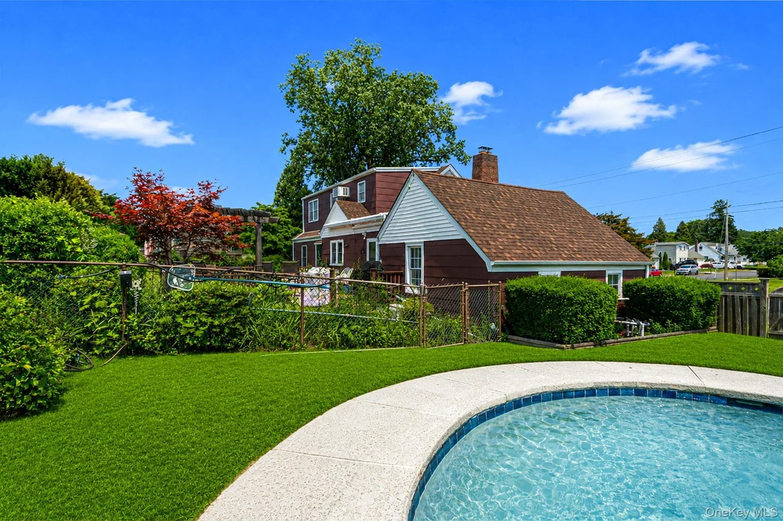 Photo of 112 Lawrence Avenue