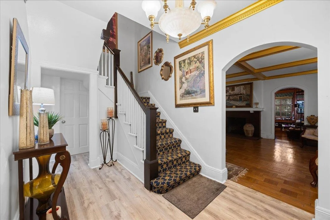 Photo of 319 Summit Avenue