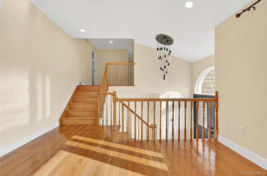 Photo of 38 S Oaks Boulevard