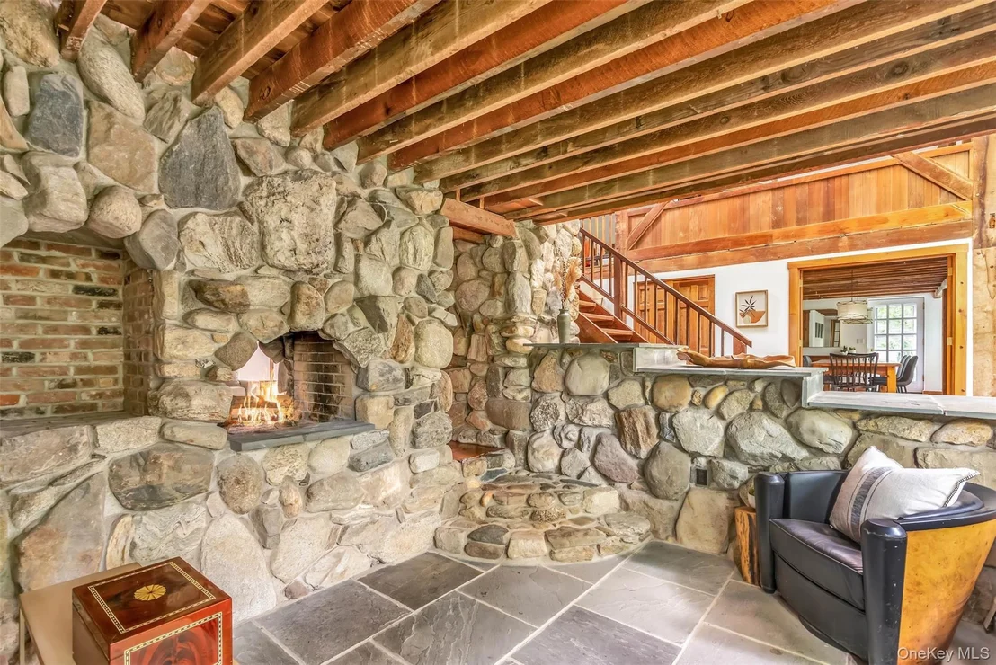 Photo of 880 W Mill Road