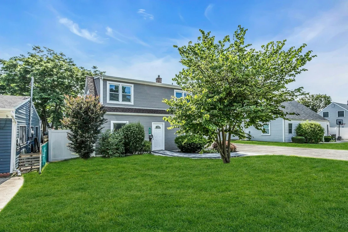 Photo of 444 Gardiners Avenue
