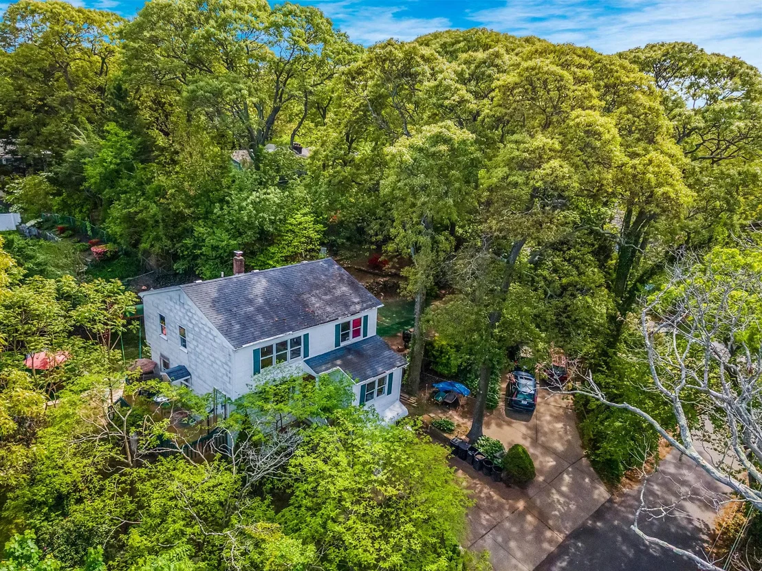 Photo of 2 Queen Drive