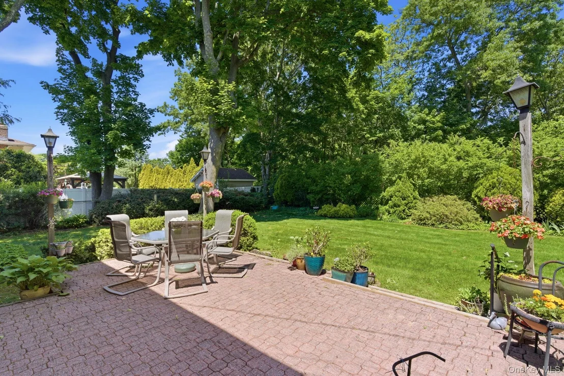 Photo of 61 Hofstra Drive