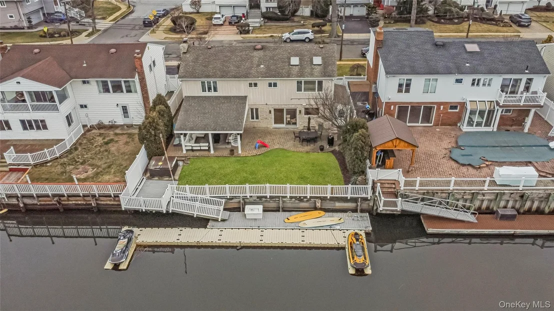 Photo of 2876 Shore Road