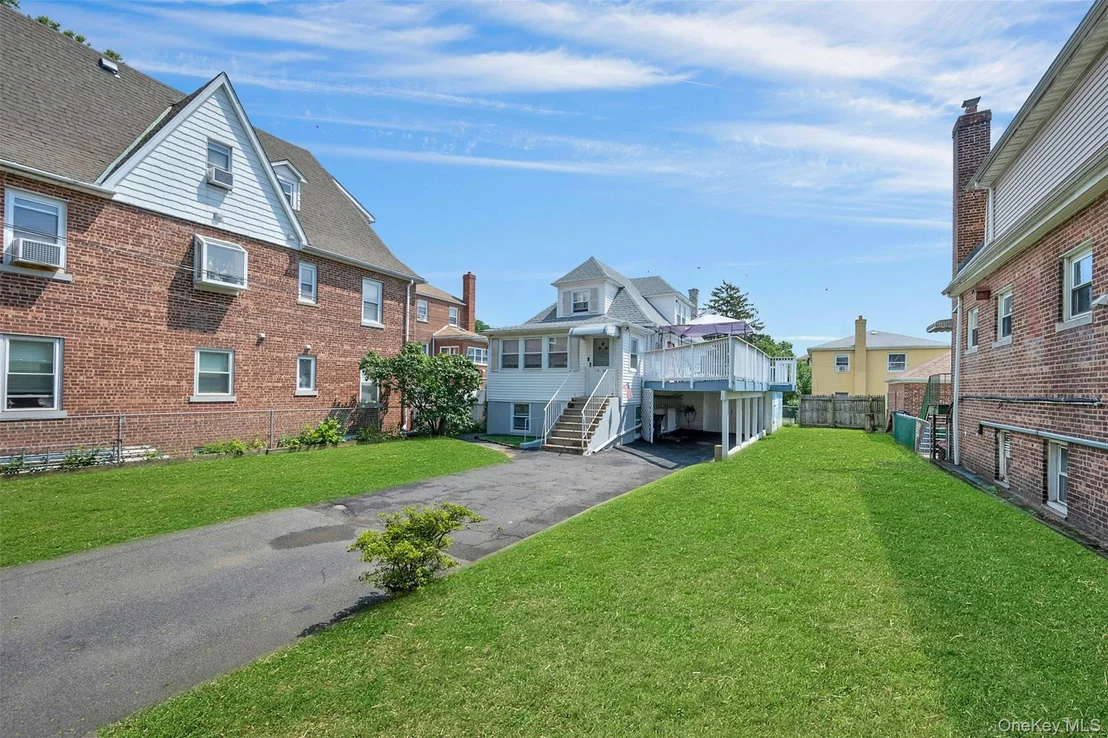 Photo of 1650 Research Avenue