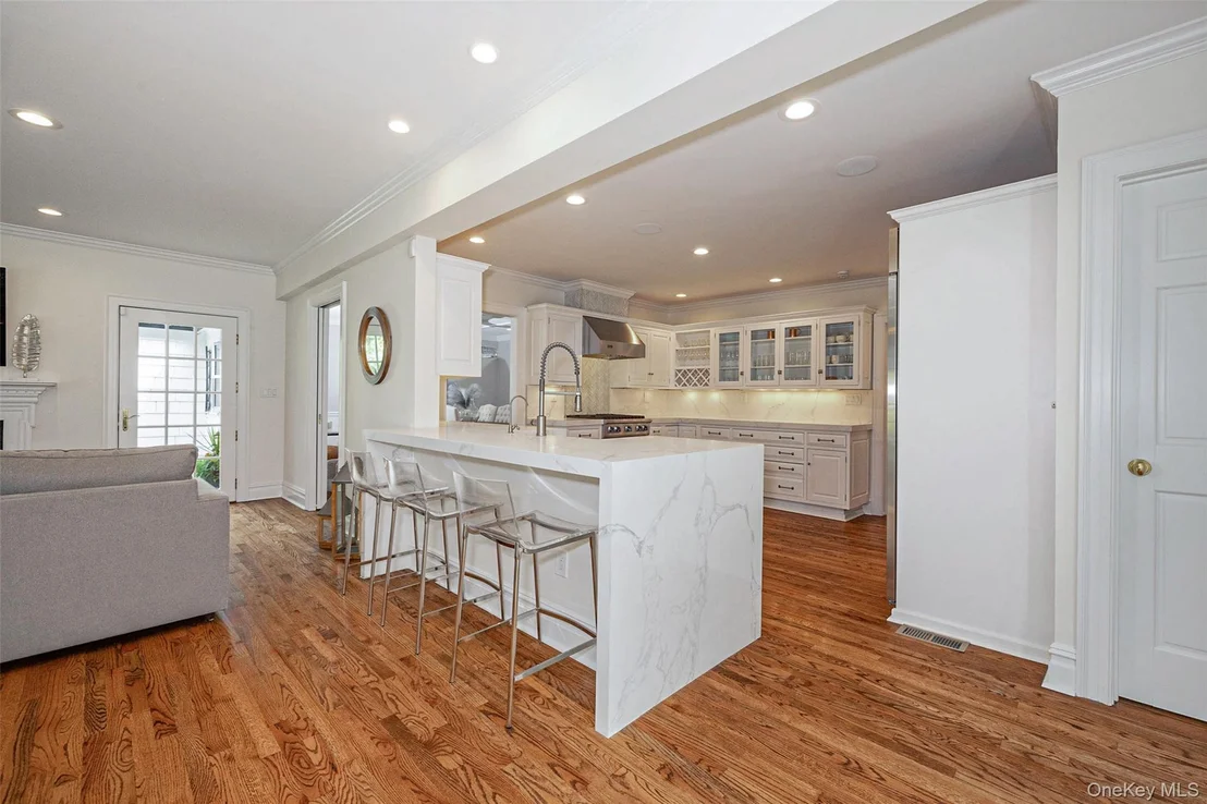 Photo of 18 Lakeside Drive
