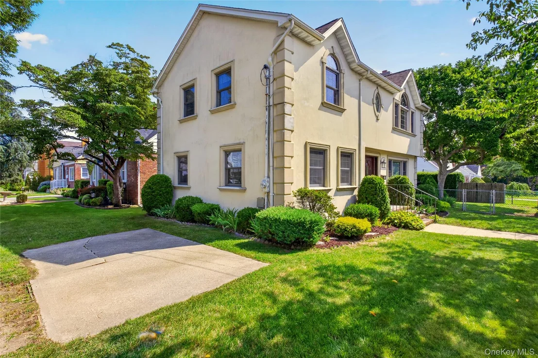 Photo of 75 Maple Street