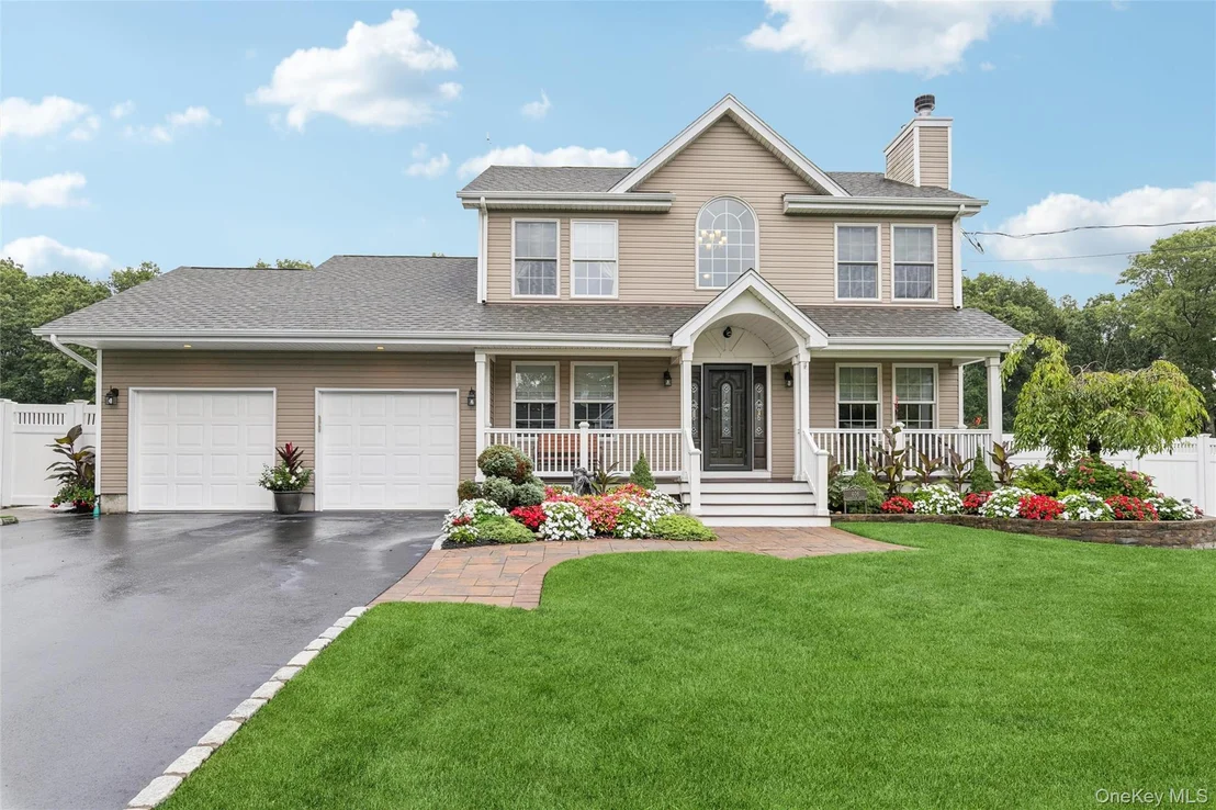 Photo of 406 Carnation Drive