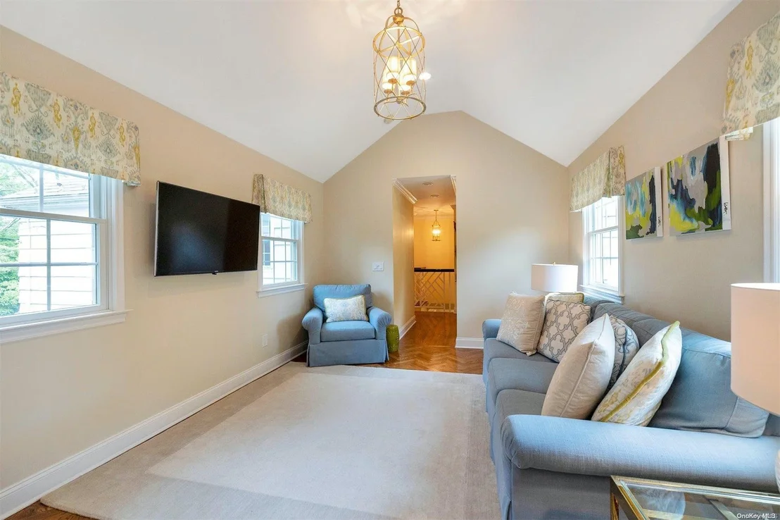 Photo of 325 Trumbull Road