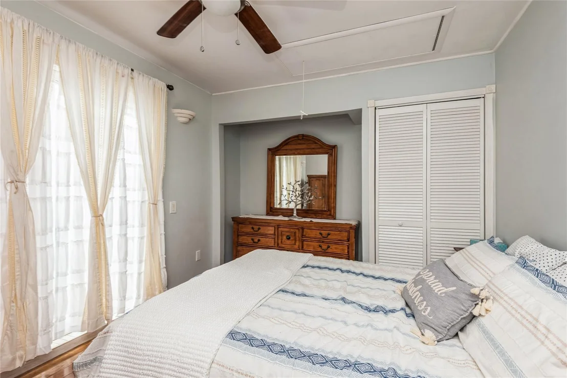 Photo of 120 Lynbrook Drive