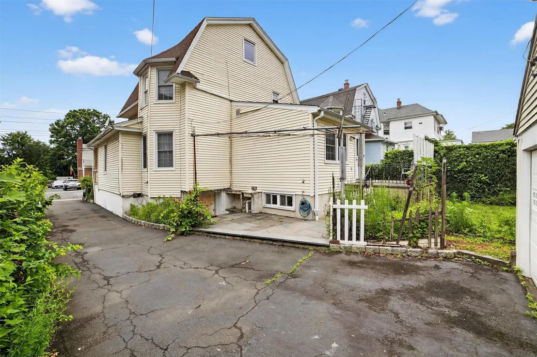 Photo of 31 Maple Avenue