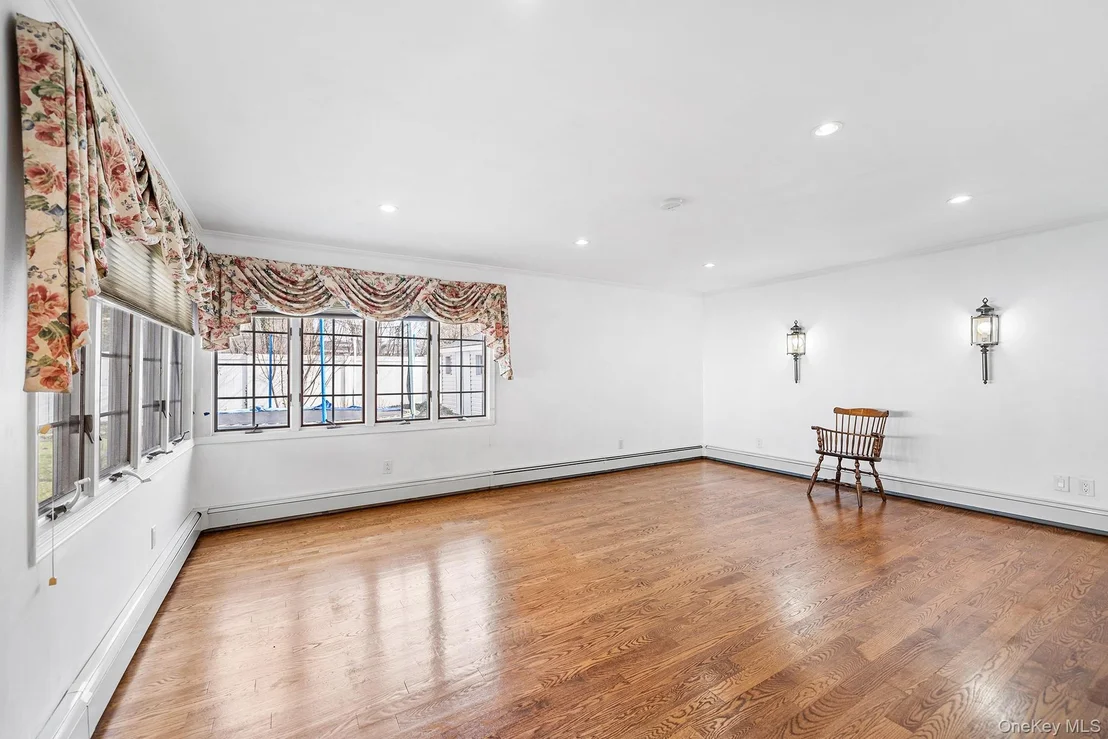 Photo of 116 Red Maple Drive N