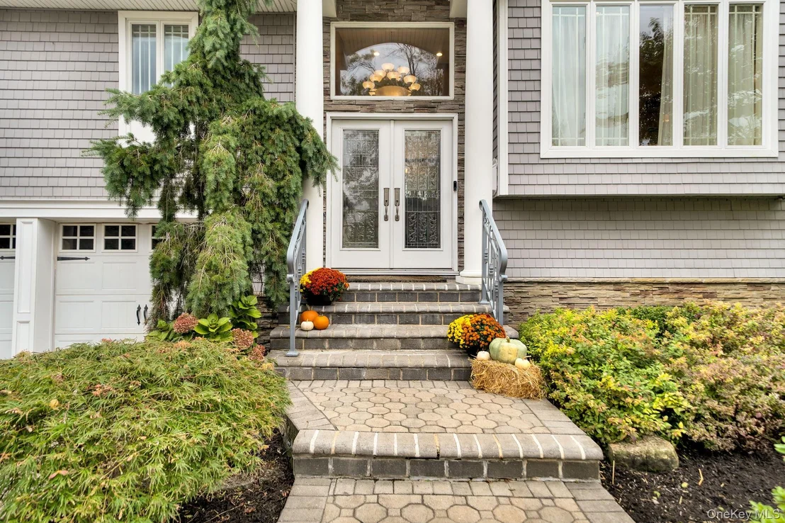 Photo of 2817 Riverside Drive