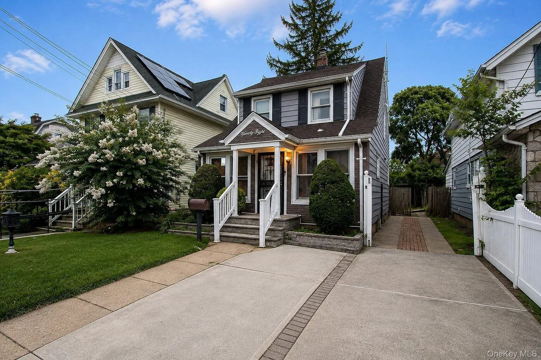 Photo of 98 Willow Avenue