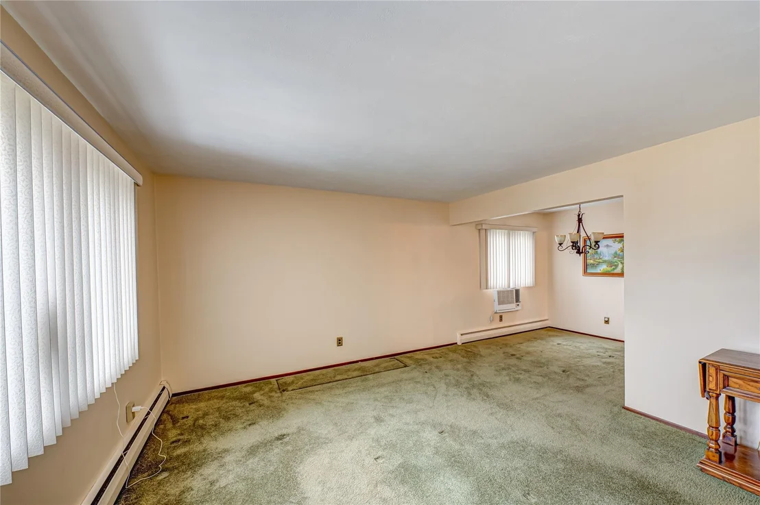 Photo of 50 West Hampton Road