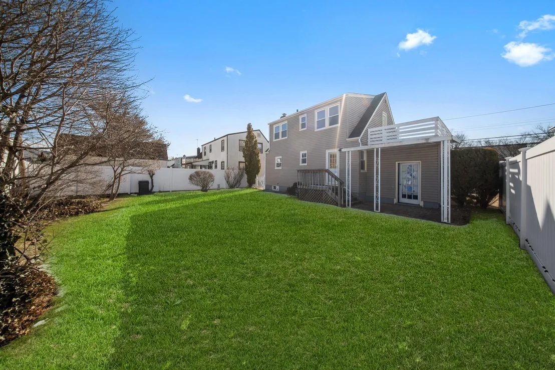 Photo of 855 Edward Street