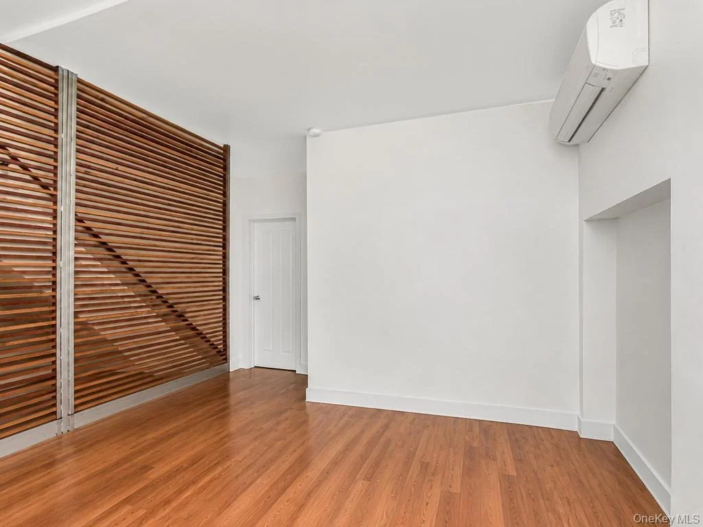 Photo of 3057 Williamsbridge Road