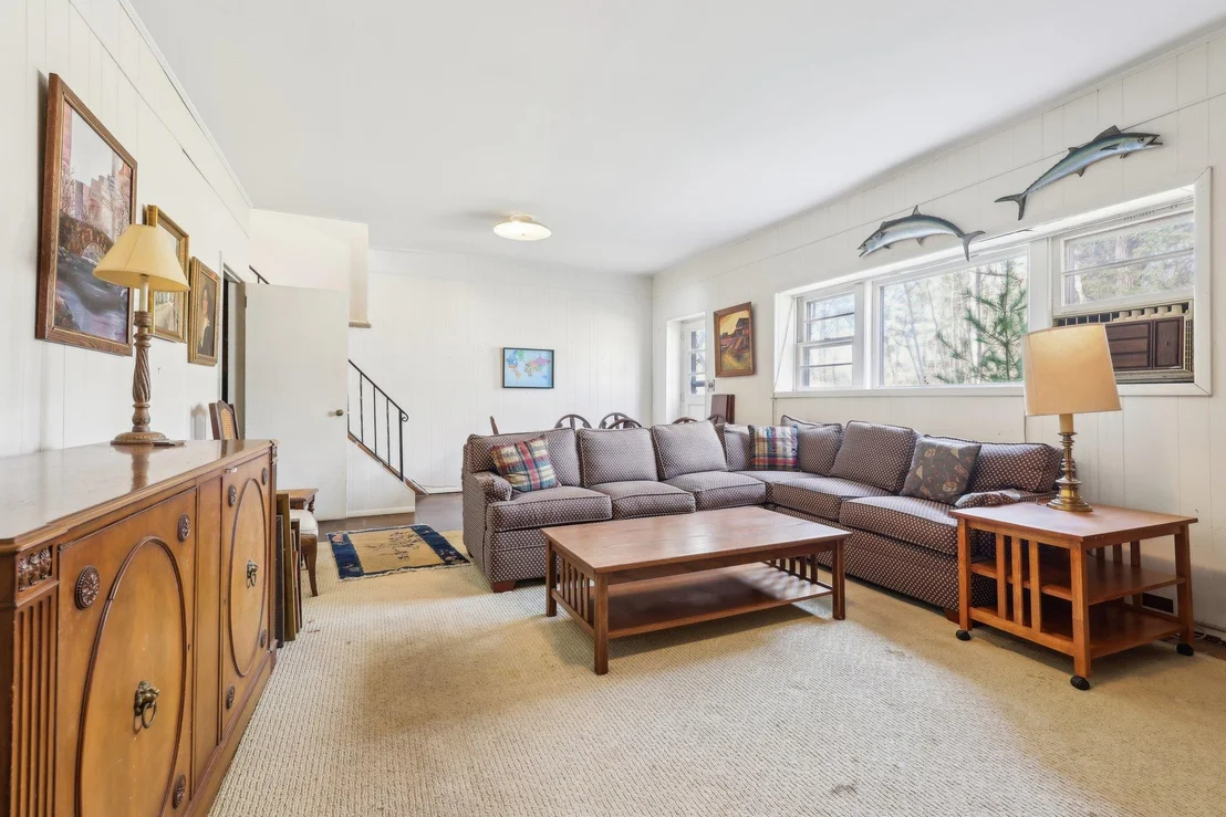 Photo of 37 Mohegan Lane