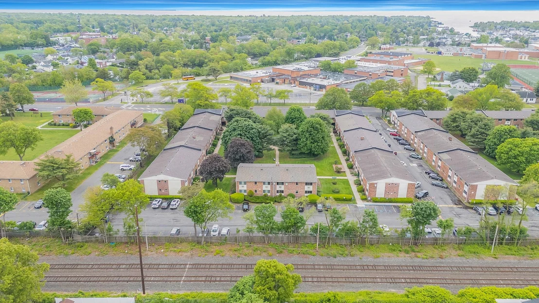 Photo of Unit 37A at 2453 Union Boulevard