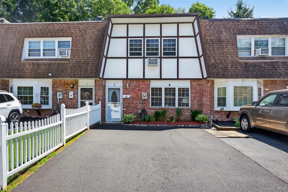 Photo of 5 Roundtree Court