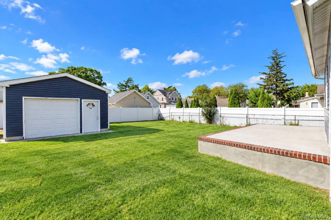Photo of 8 Burchell Boulevard
