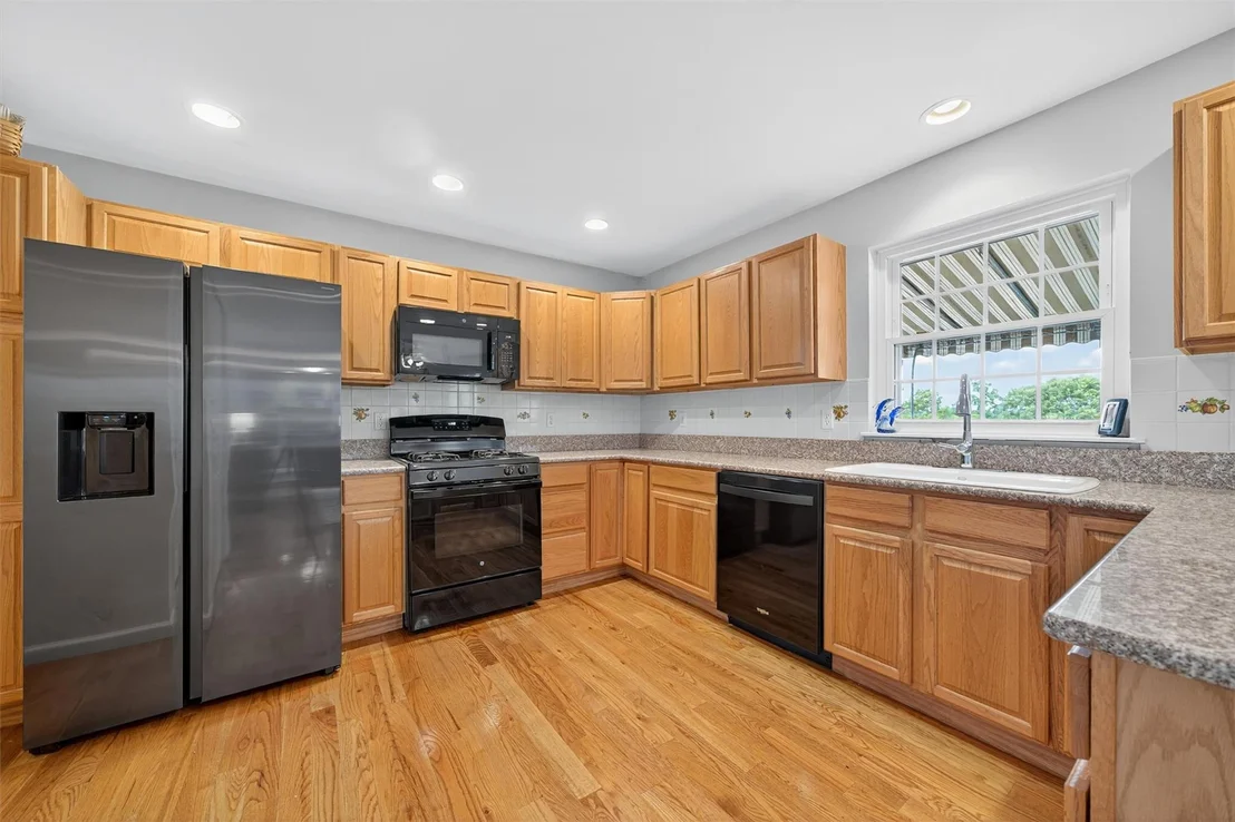Photo of 106 Maple Avenue
