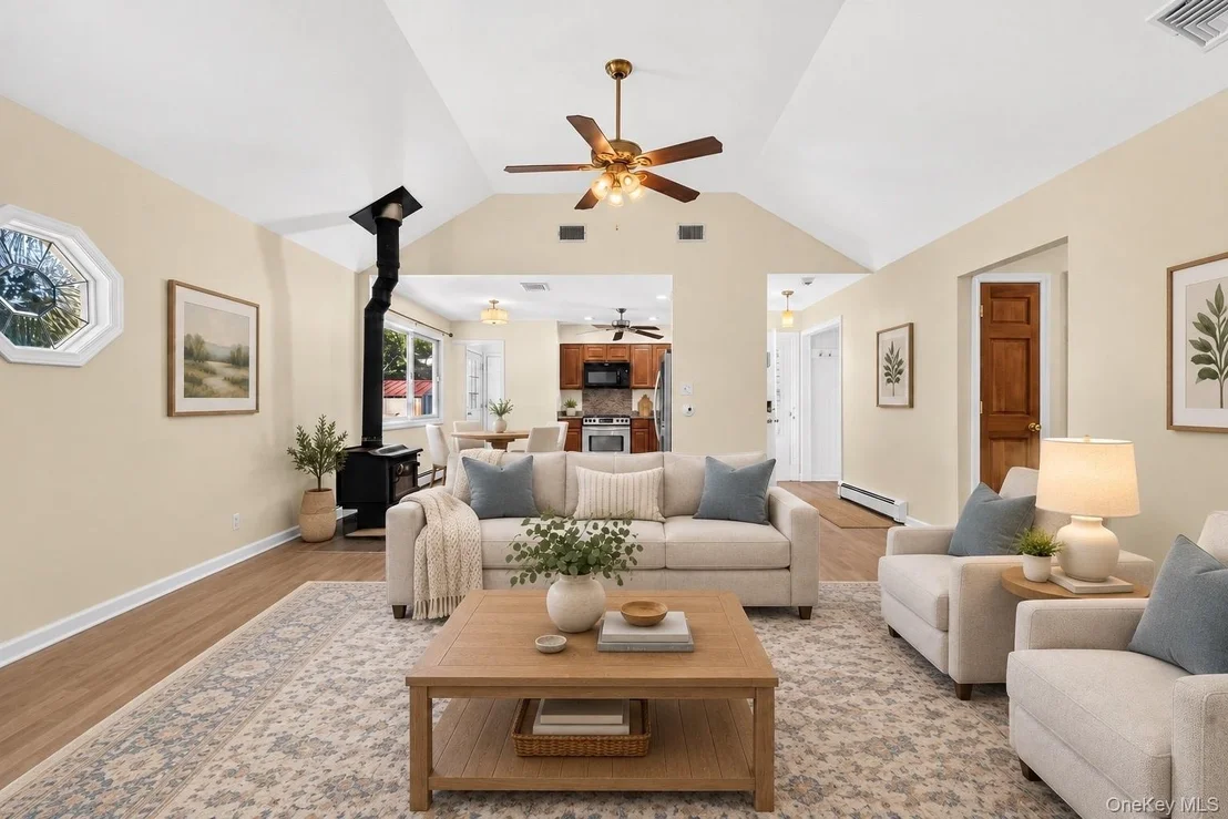 Photo of 469 Carnation Drive