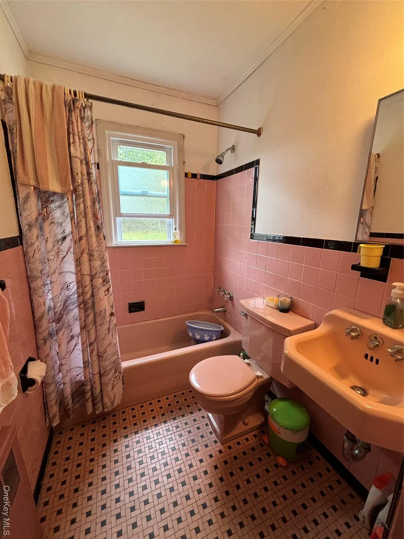 Photo of 371 N Ocean Avenue