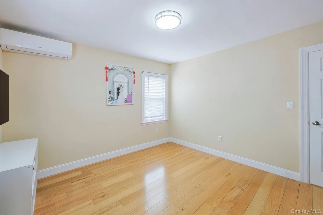 Photo of 32-02 Murray Lane