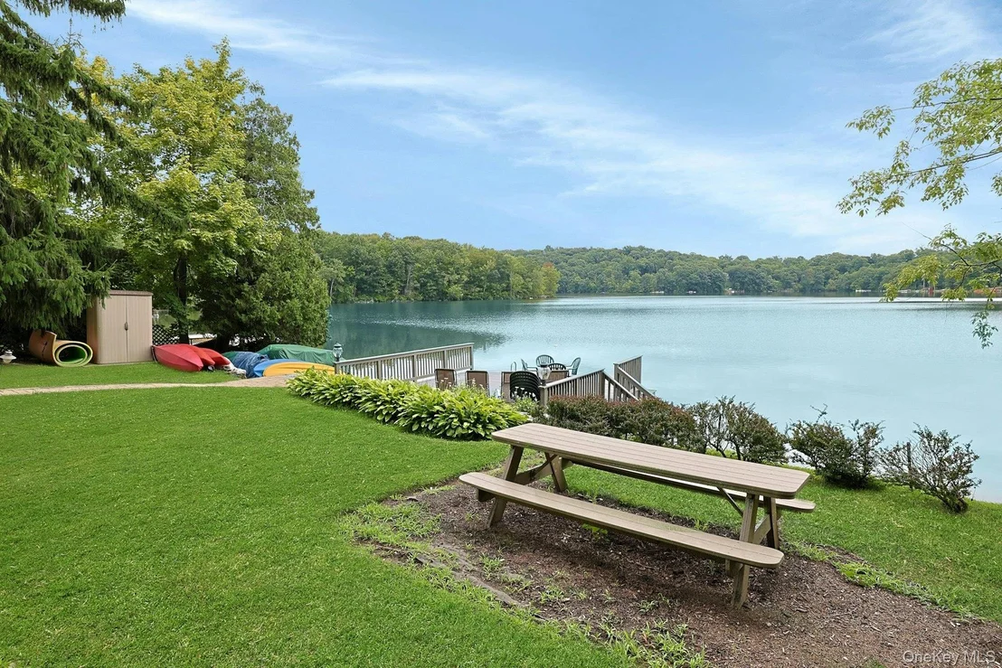 Photo of 11 Lakeside Road