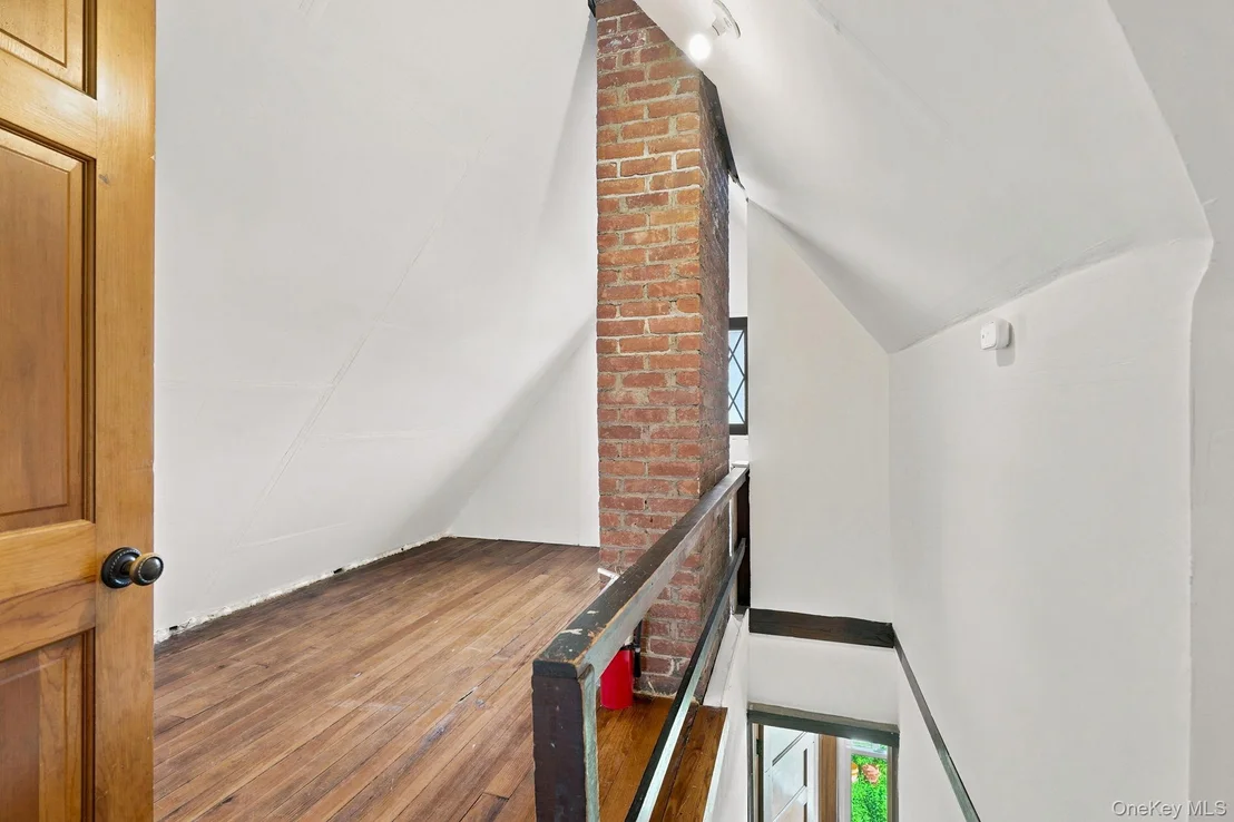 Photo of 184 W Post Road