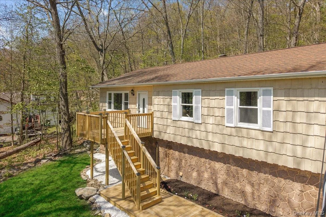 Photo of 1168 Lakes Road