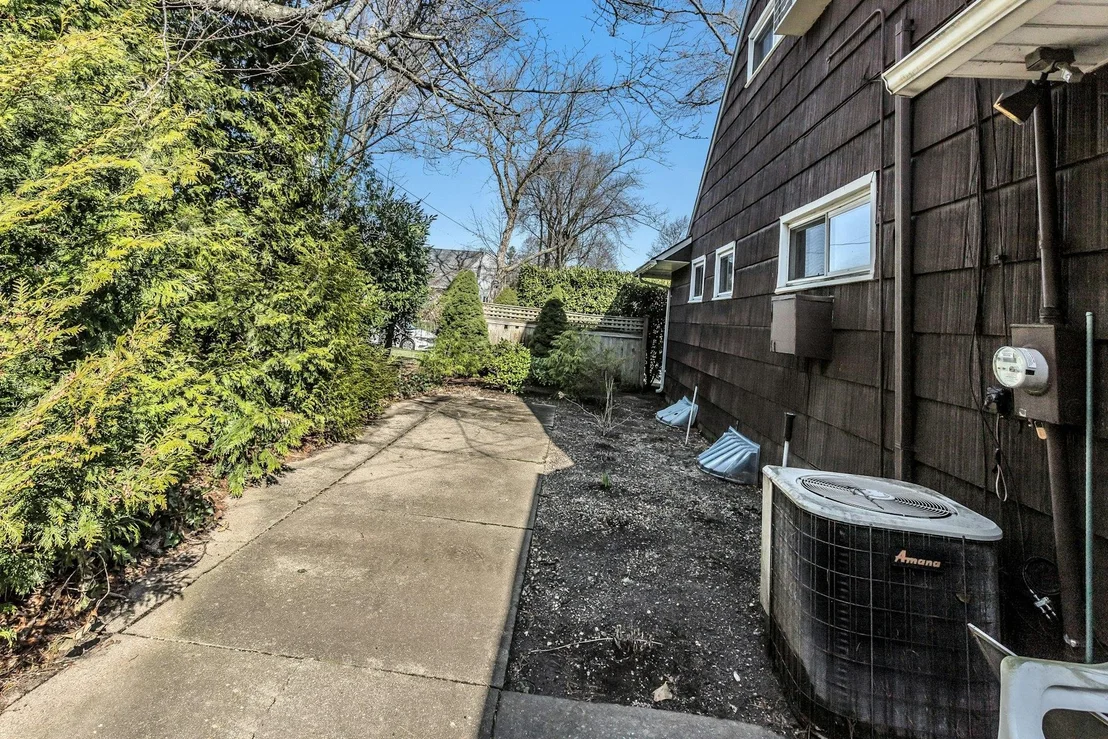 Photo of 2176 Cayuga Drive