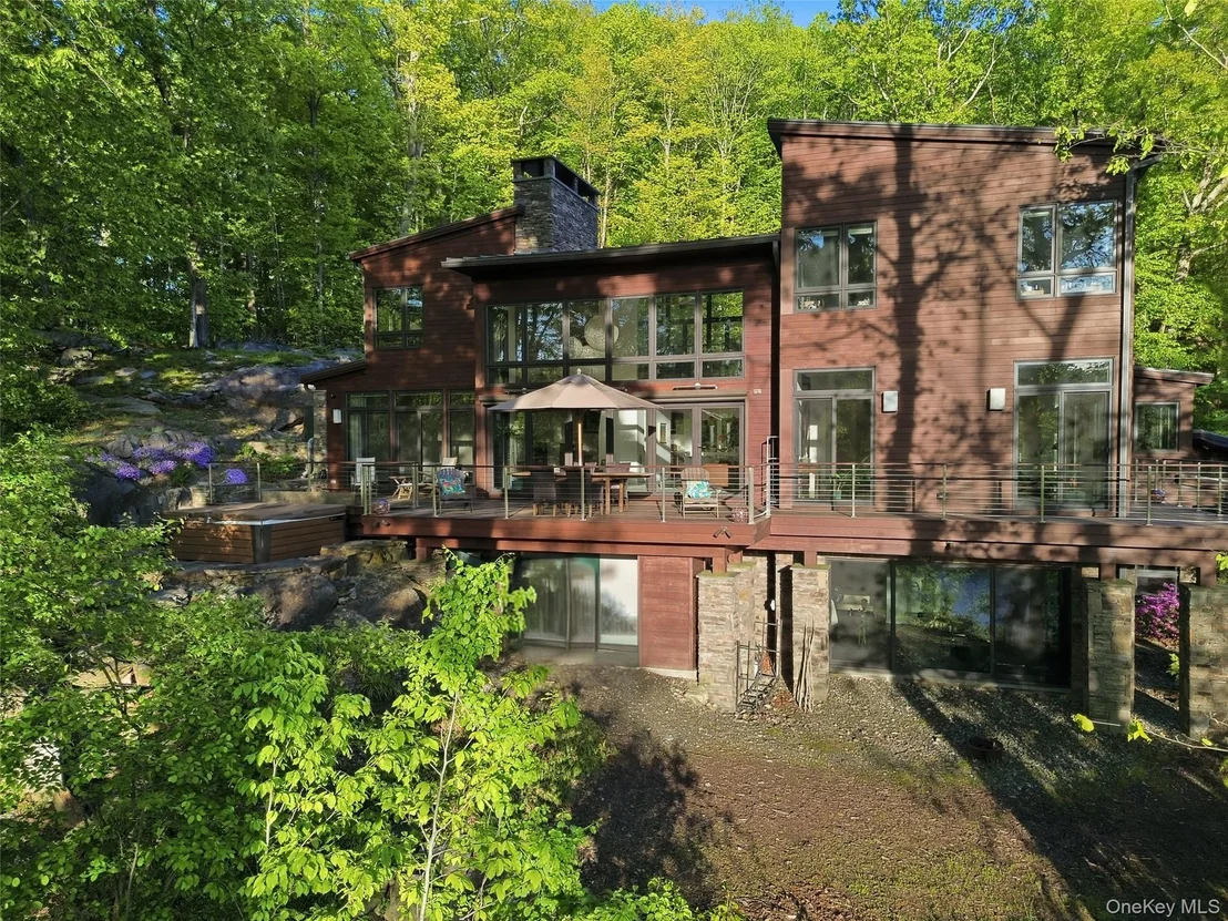Photo of 2 Lakeridge Drive