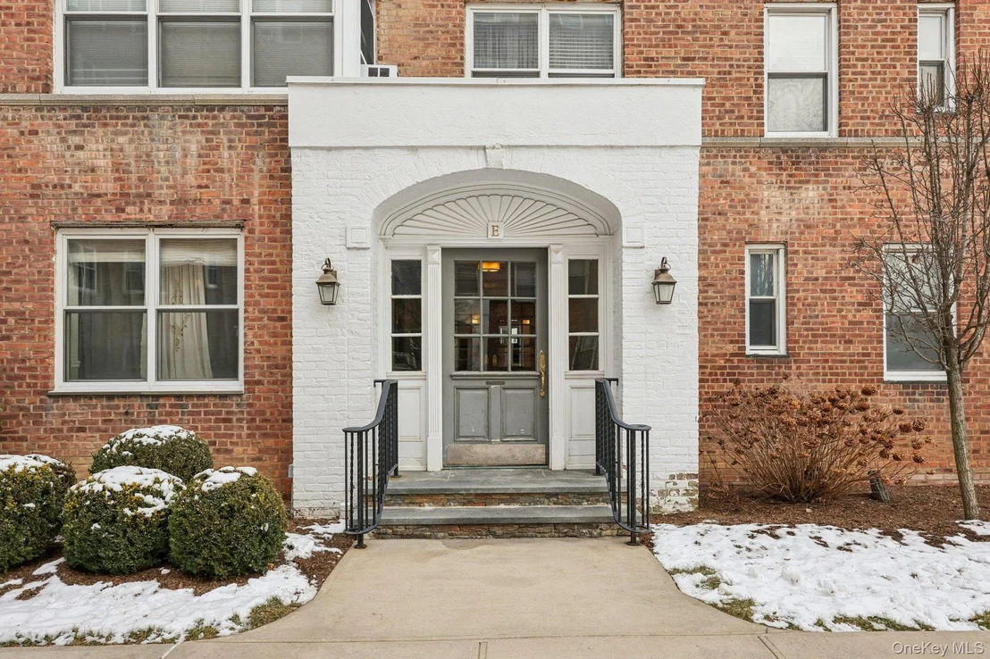 Photo of Unit 3S at 1 Bronxville Road