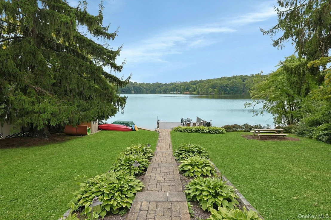 Photo of 11 Lakeside Road