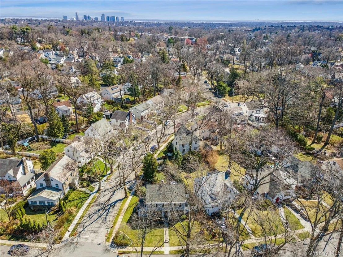 Photo of 195 Central Parkway