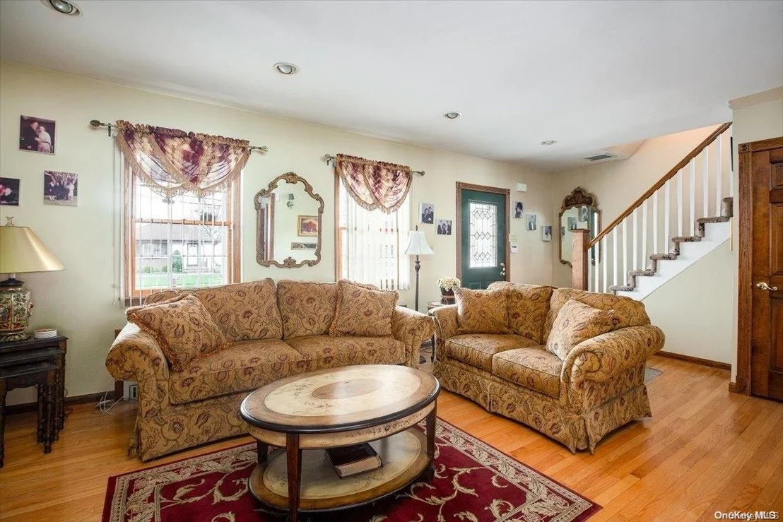 Photo of 46 Nassau Boulevard