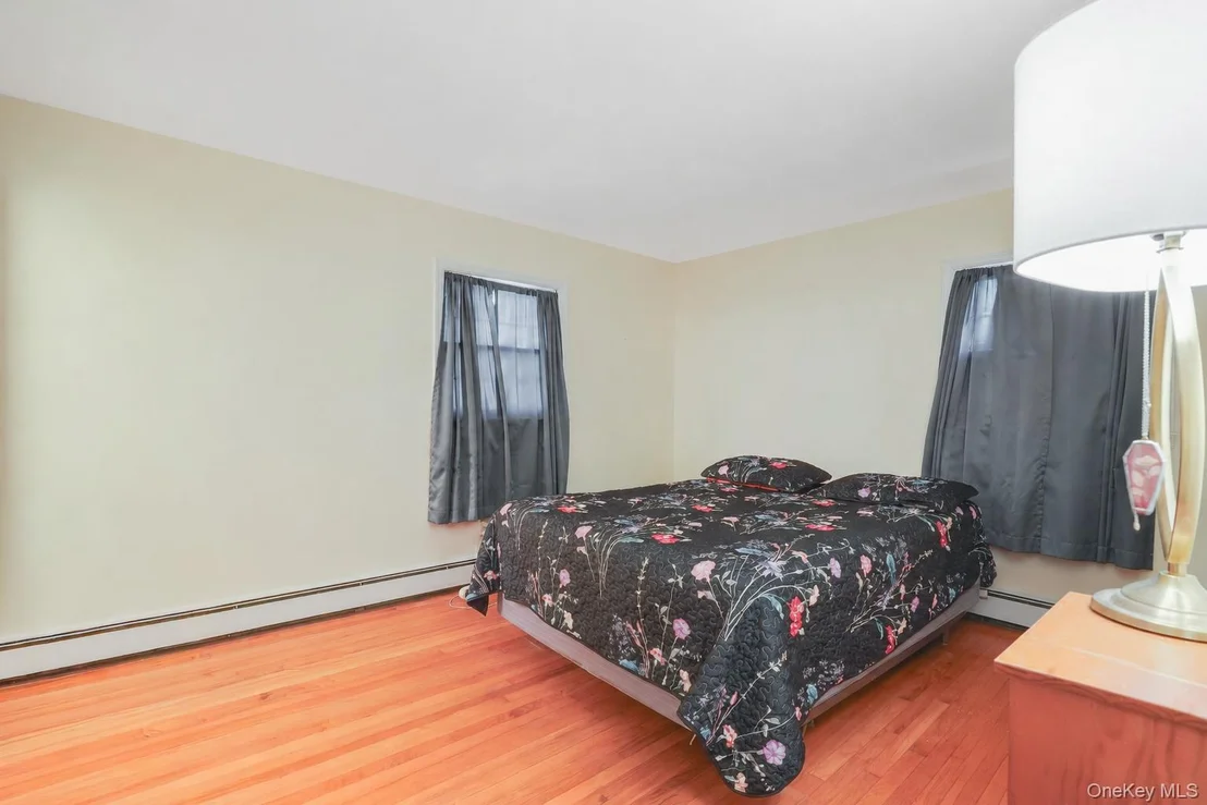 Photo of 82 Roosevelt Road