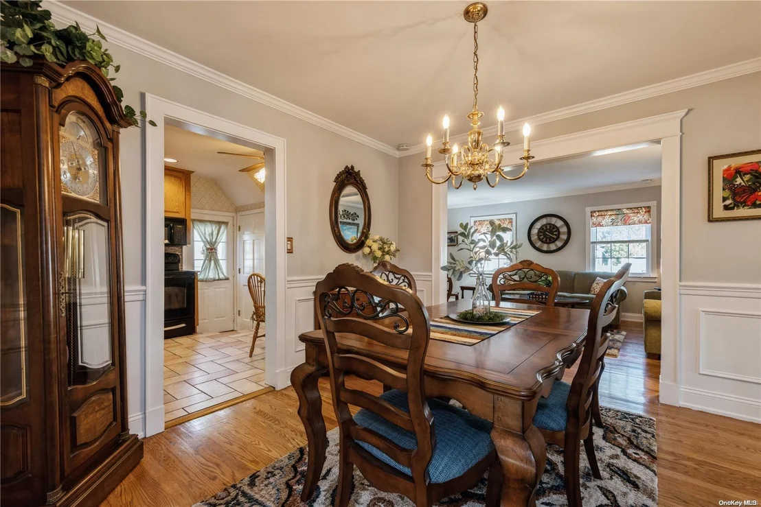 Photo of 9 W Roydon Drive